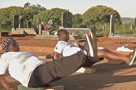 Фитнес-клуб на кладбище появился в Зимбабве