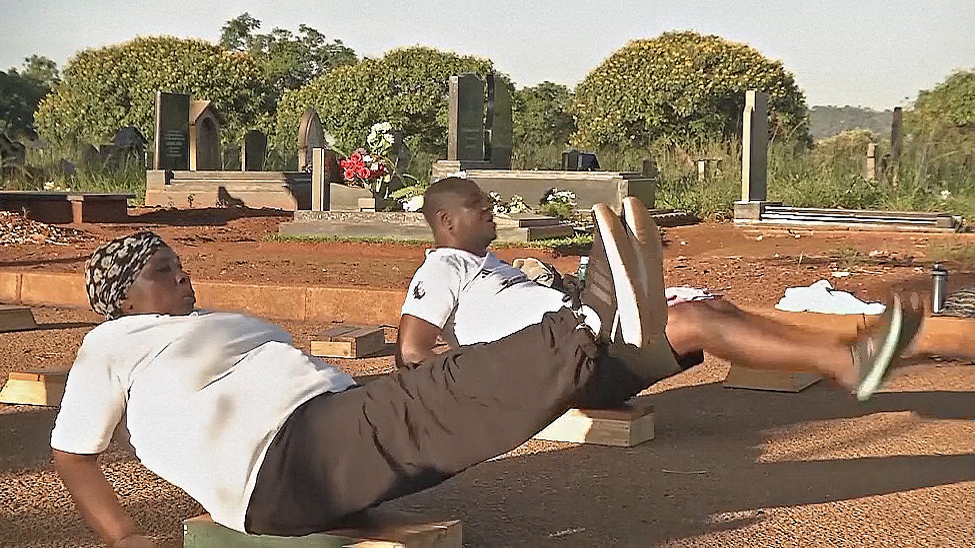 Фитнес-клуб на кладбище появился в Зимбабве