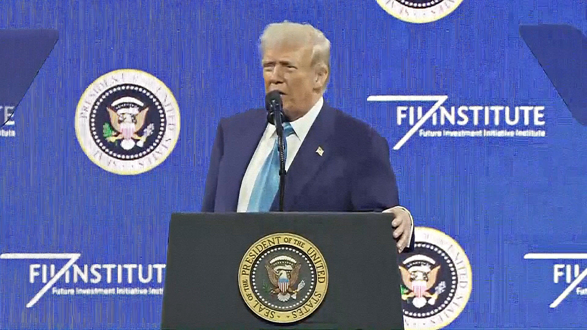 Деньги для американцев, самолёты и налоги: новые заявления Дональда Трампа