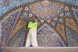 Керамическую плитку уже сотни лет делают вручную в иракской Кербеле
