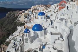 Подземные толчки на Санторини отпугивают туристов