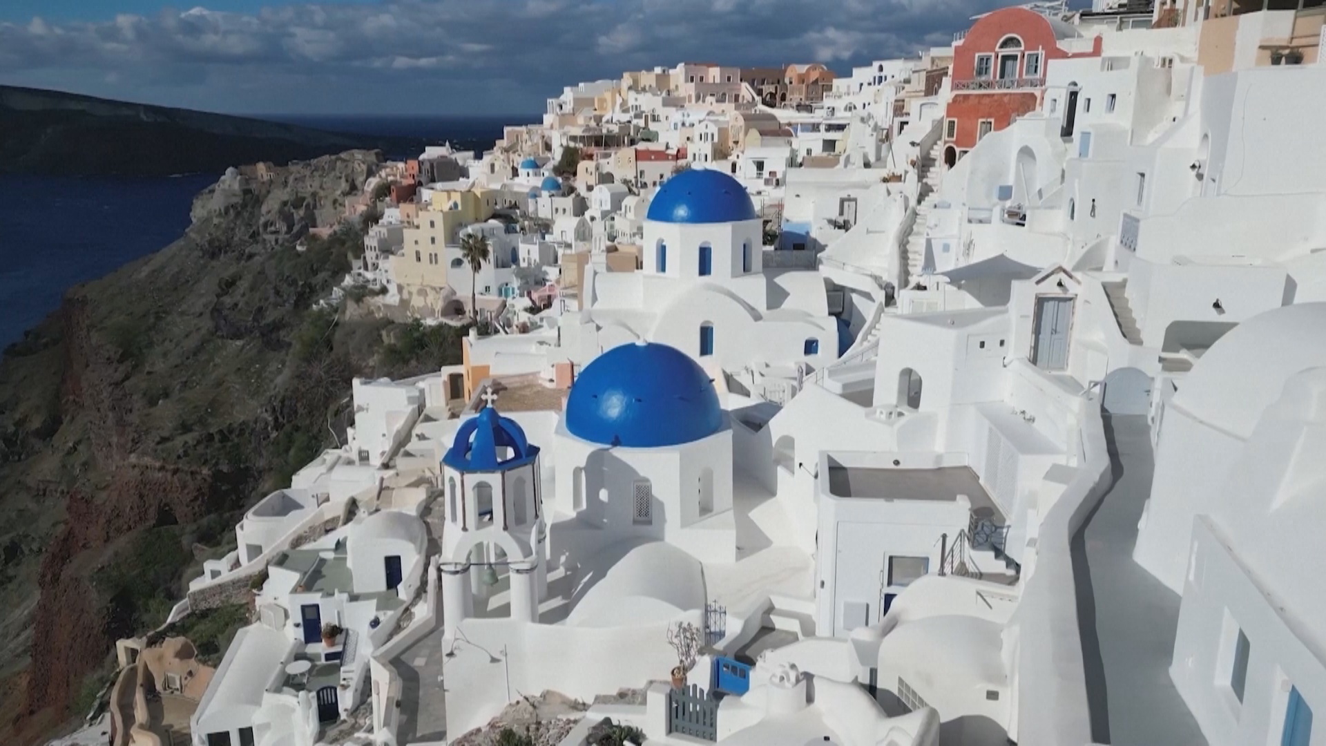 Подземные толчки на Санторини отпугивают туристов