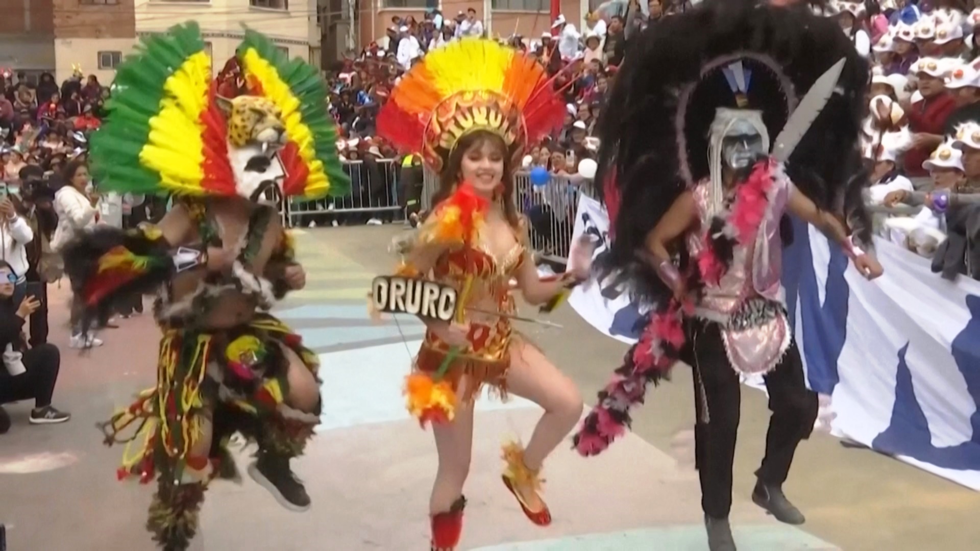 5000 музыкантов сыграли на открытии карнавала в боливийском Оруро 5000 музыкантов сыграли на открытии карнавала в боливийском Оруро