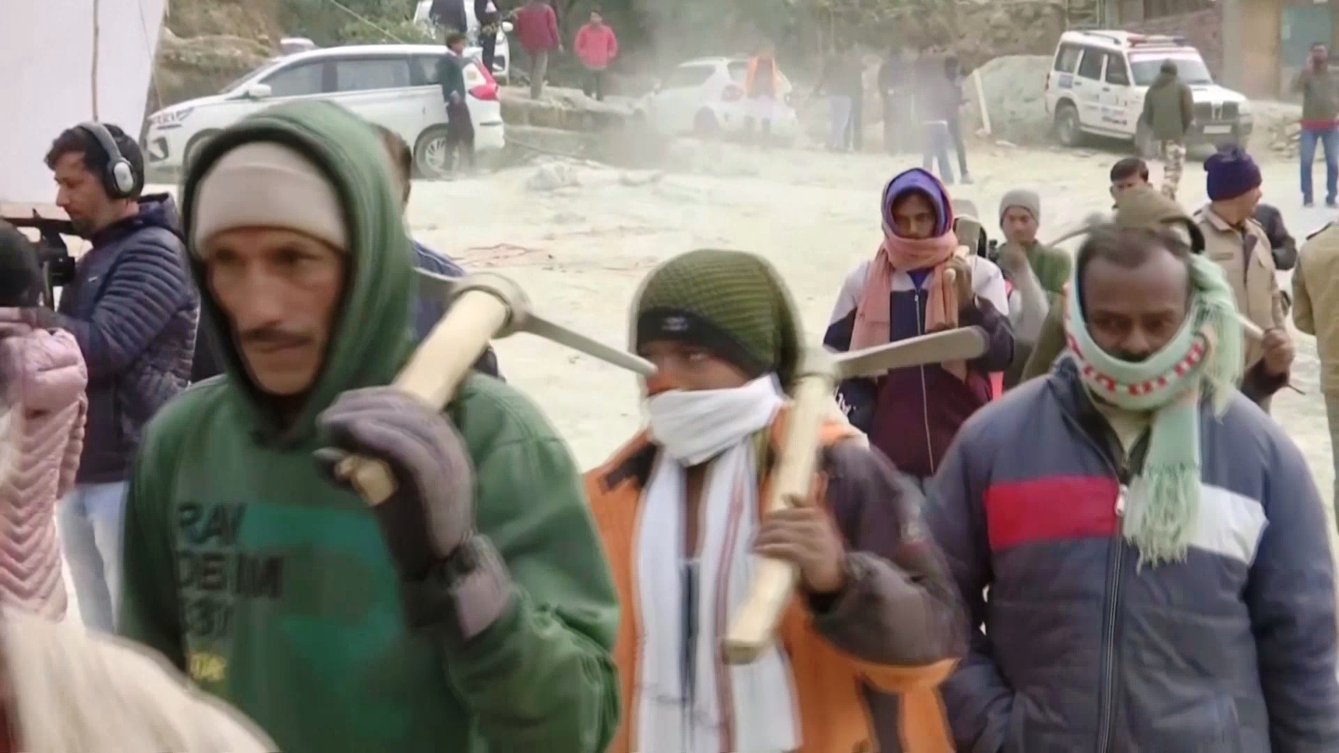 Власти Индии снова позвали на помощь нелегальных «шахтёров-крыс» Власти Индии снова позвали на помощь нелегальных «шахтёров-крыс»