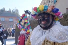 Соломенные чучела и трубочисты: как провожают зиму в чешском городке Вортова