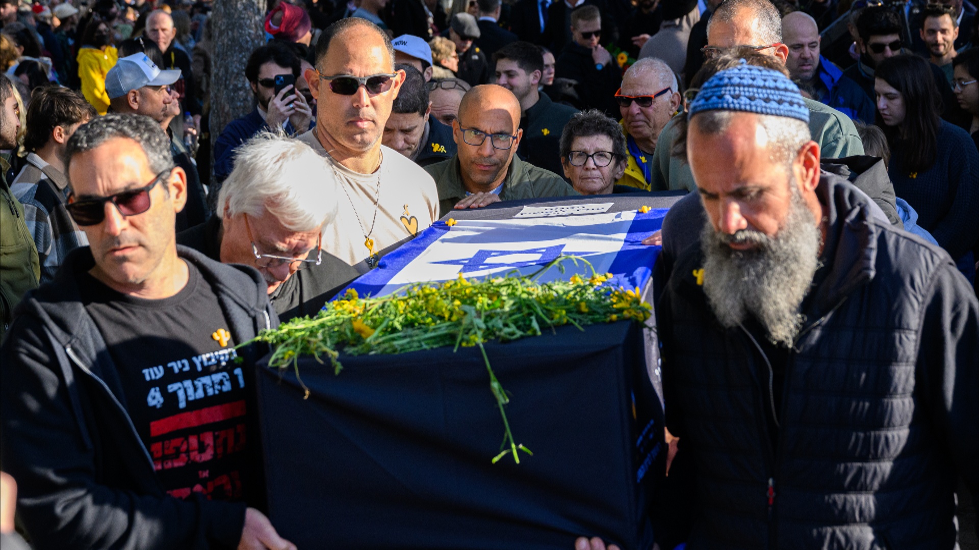 ХАМАС передал Израилю тела четырёх погибших заложников ХАМАС передал Израилю тела четырёх погибших заложников