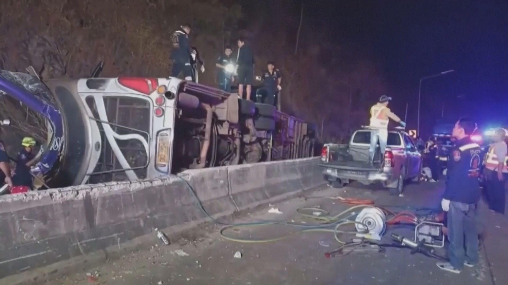 В Таиланде перевернулся автобус: 18 погибших