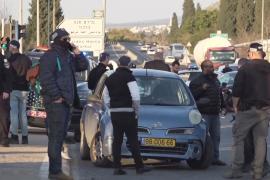 Под Хайфой палестинец на машине протаранил людей на остановке