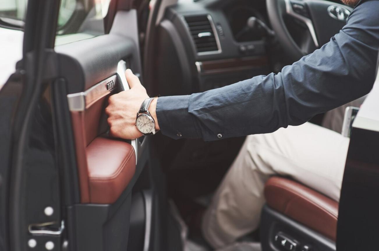 Как не переплатить за такси в другой стране: выбираем трансфер