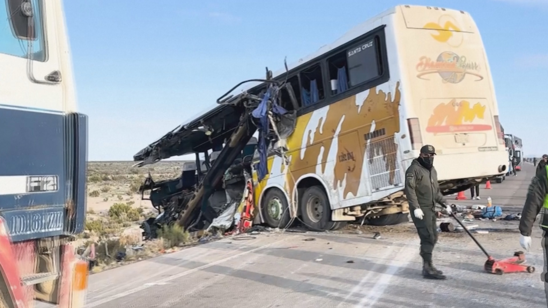 В Боливии столкнулись автобусы: 37 погибших В Боливии столкнулись автобусы: 37 погибших