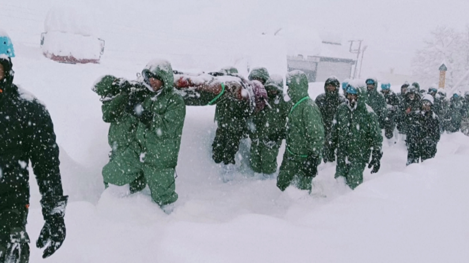 В Индии лавина сошла на вагончики дорожных рабочих: есть жертвы
