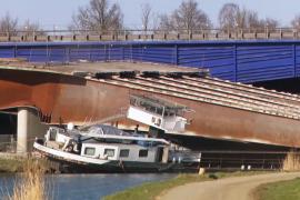 В Бельгии рухнул старый мост: один человек погиб, трое пострадали