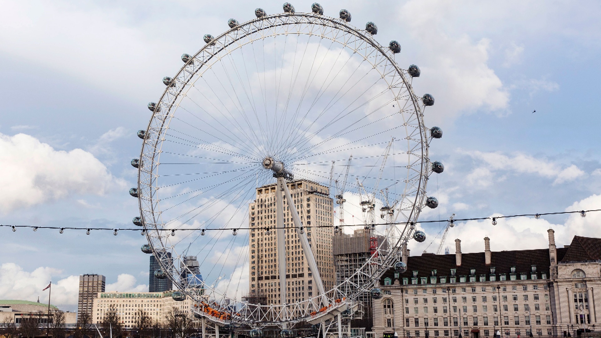 Знаменитый Лондонский глаз отмечает 25-летие Знаменитый Лондонский глаз отмечает 25-летие