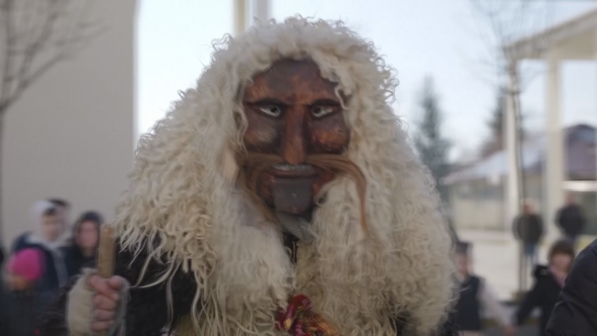 Овечьи шкуры и страшные маски: как хорваты прогоняют зиму в Венгрии