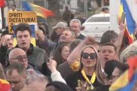 Кэлину Джорджеску запретили участвовать в выборах: сотни румын вышли с протестом