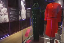 Наряды британских монархов представили на выставке в Кенсингтонском дворце