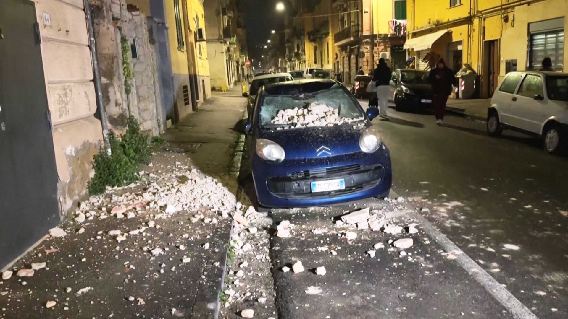 Землетрясение в Неаполе: жителям пришлось ночевать на улице