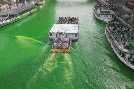 День святого Патрика: реку в Чикаго покрасили в зелёный