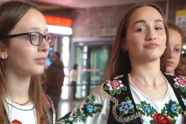 В аэропорту Тираны пассажиров развлекли народными танцами