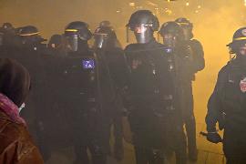 Французская полиция освободила театр в центре Парижа от мигрантов