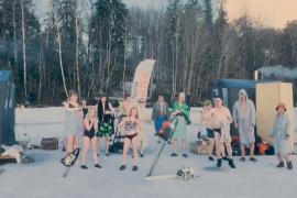 Финны погрелись в сауне, кружась на ледяной карусели