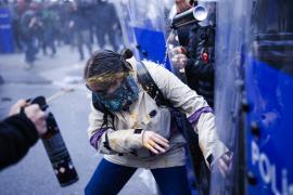 Полиция Турции применяет против протестующих водомёты и перцовый спрей