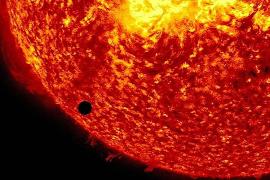 Поцелуй Венеры: в выходные на Земле наблюдали соединение Венеры и Солнца