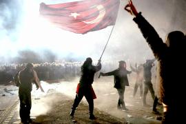 Протесты в Стамбуле снова переросли в стычки с полицией