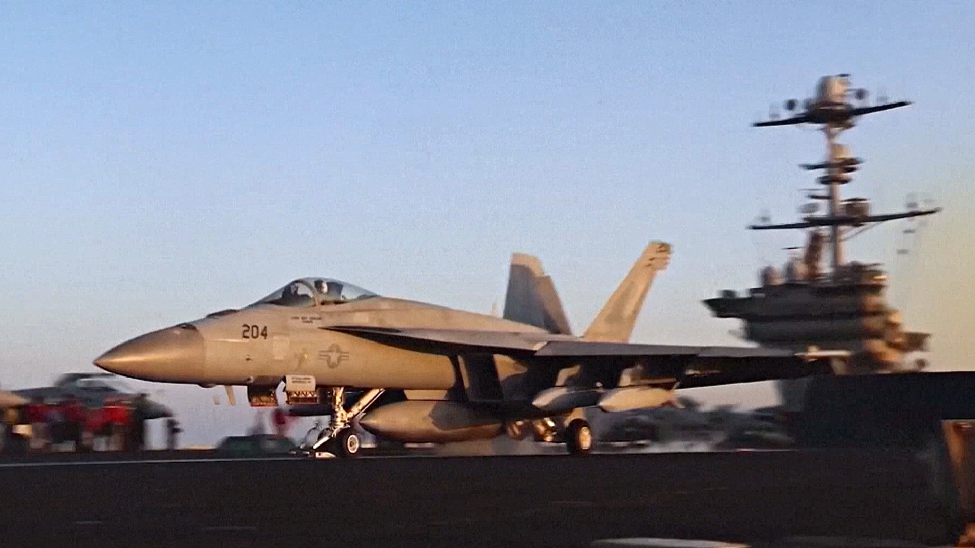 Йеменские хуситы заявили об атаках на американский авианосец и израильские цели Йеменские хуситы заявили об атаках на американский авианосец и израильские цели