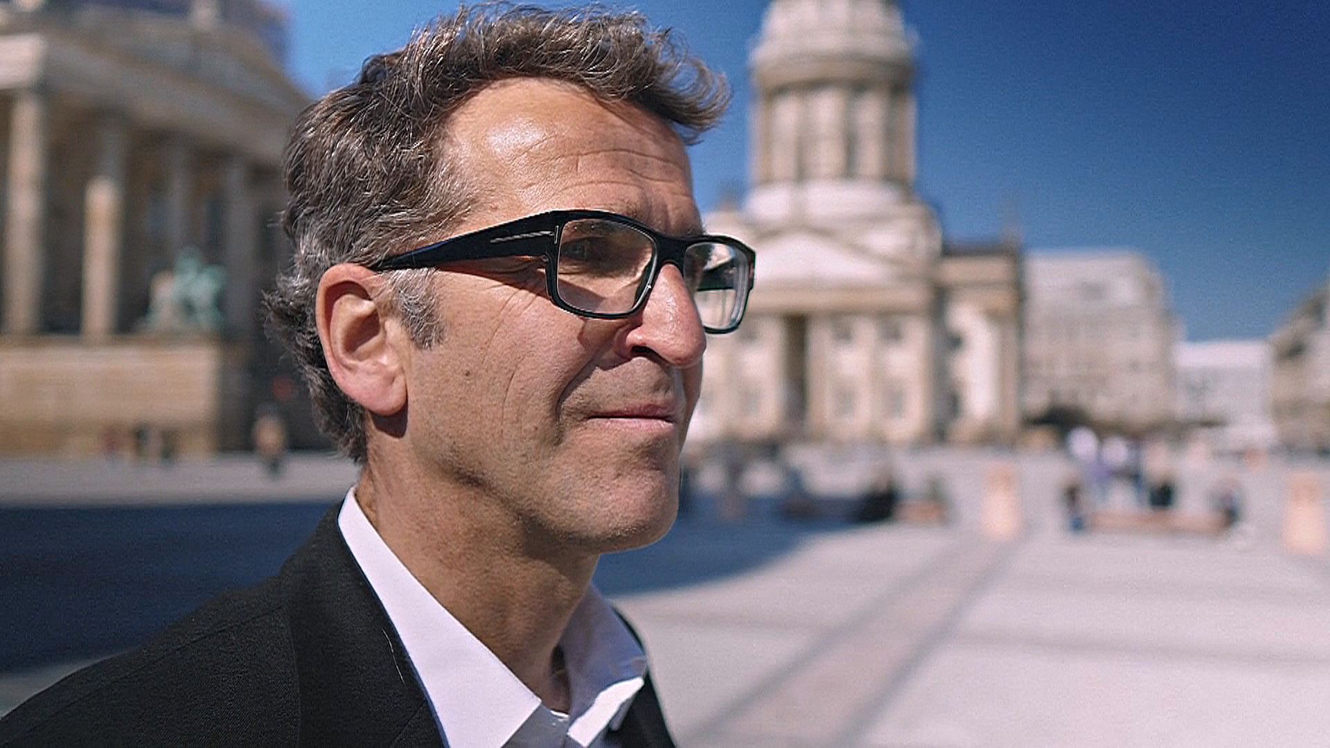 Экологам не понравилась восстановленная площадь Жандарменмаркт в Берлине Экологам не понравилась восстановленная площадь Жандарменмаркт в Берлине