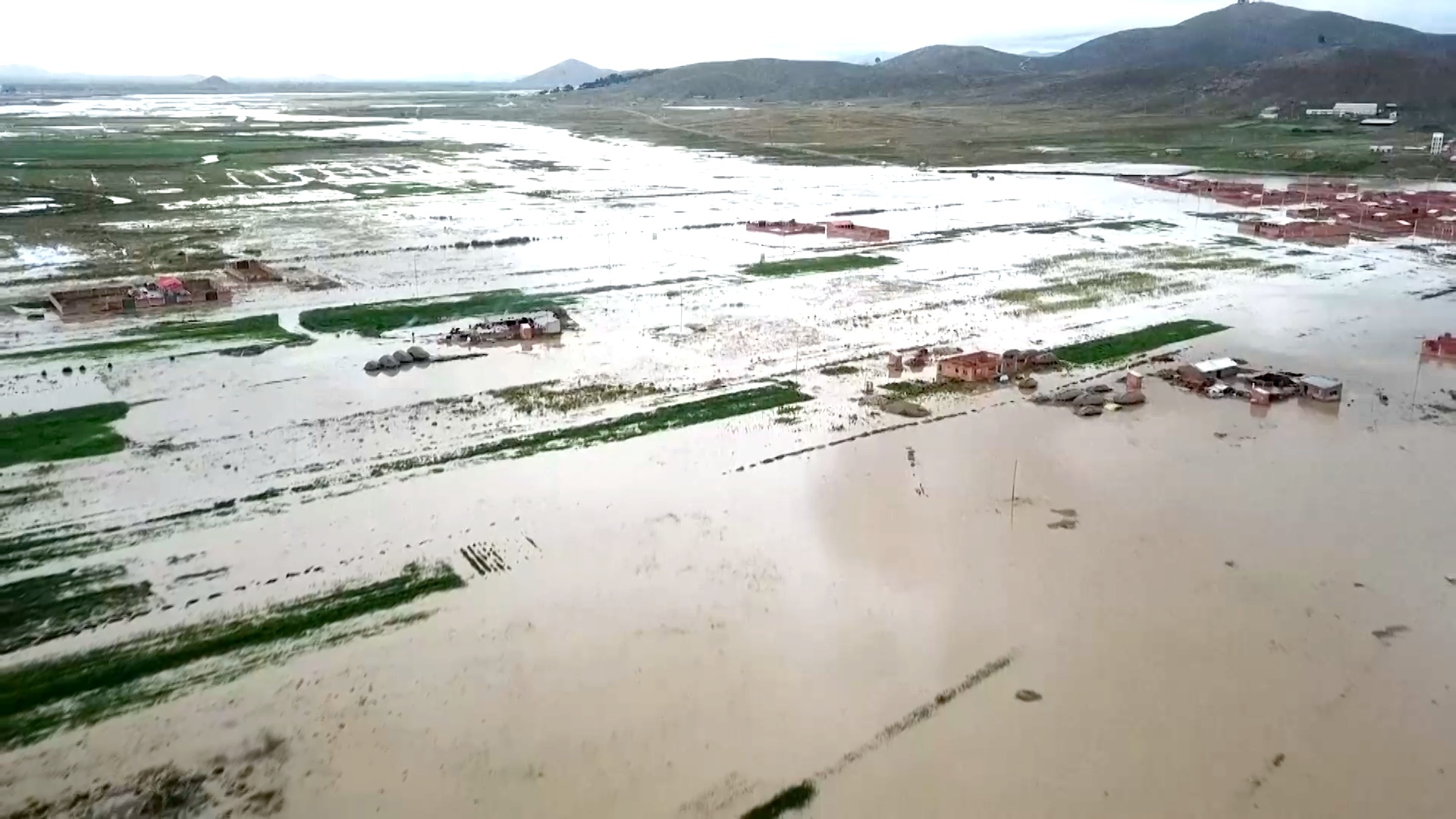 В Боливии ввели режим ЧП из-за сильных дождей и наводнений