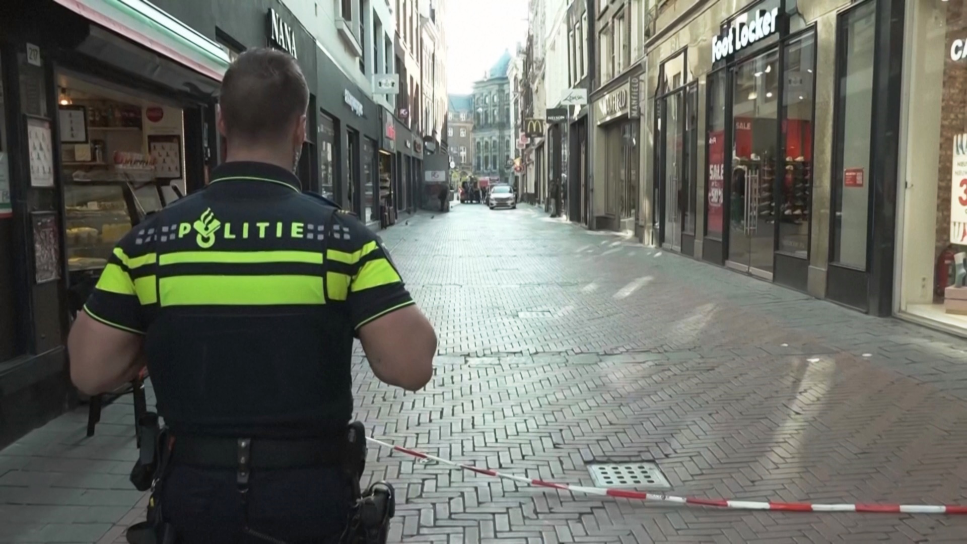 Пять человек получили ранения в результате атаки с ножом в Амстердаме Пять человек получили ранения в результате атаки с ножом в Амстердаме