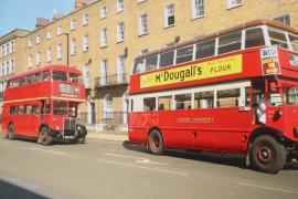 35 винтажных лондонских даблдекеров целый день возили пассажиров по британской столице