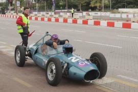 Гонки на ретроавтомобилях устроили в столице Албании