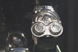 НЛО и космос: редкие часы продадут на аукционе в Женеве