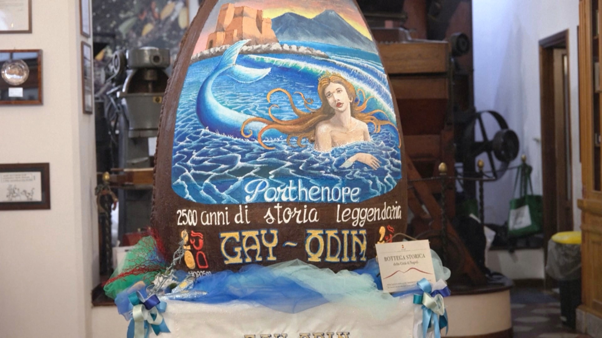 Гигантское пасхальное яйцо сделали в Неаполе в честь его 2500-летия Гигантское пасхальное яйцо сделали в Неаполе в честь его 2500-летия