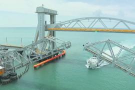 В Индии открылся первый в стране вертикально-подъёмный железнодорожный морской мост