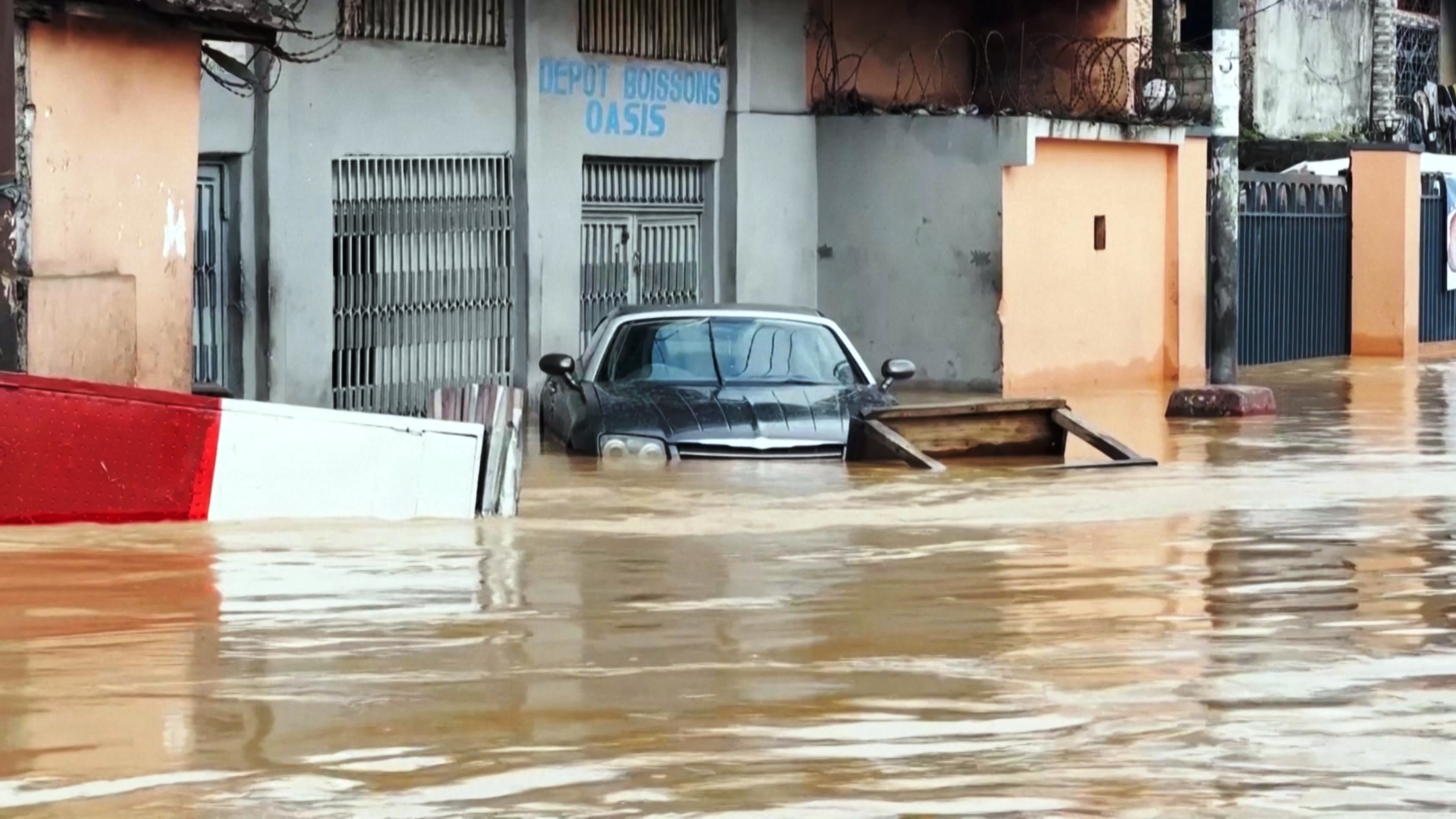 Наводнение в Киншасе: десятки погибших