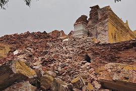 Разрушенный храм: жители Мьянмы остались без работы после землетрясения