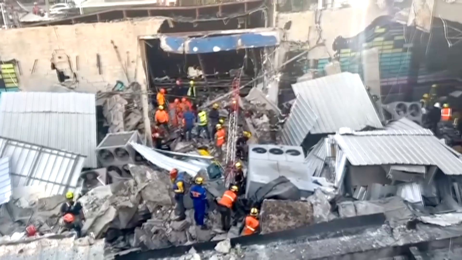 В Санто-Доминго рухнула крыша ночного клуба: около 100 погибших