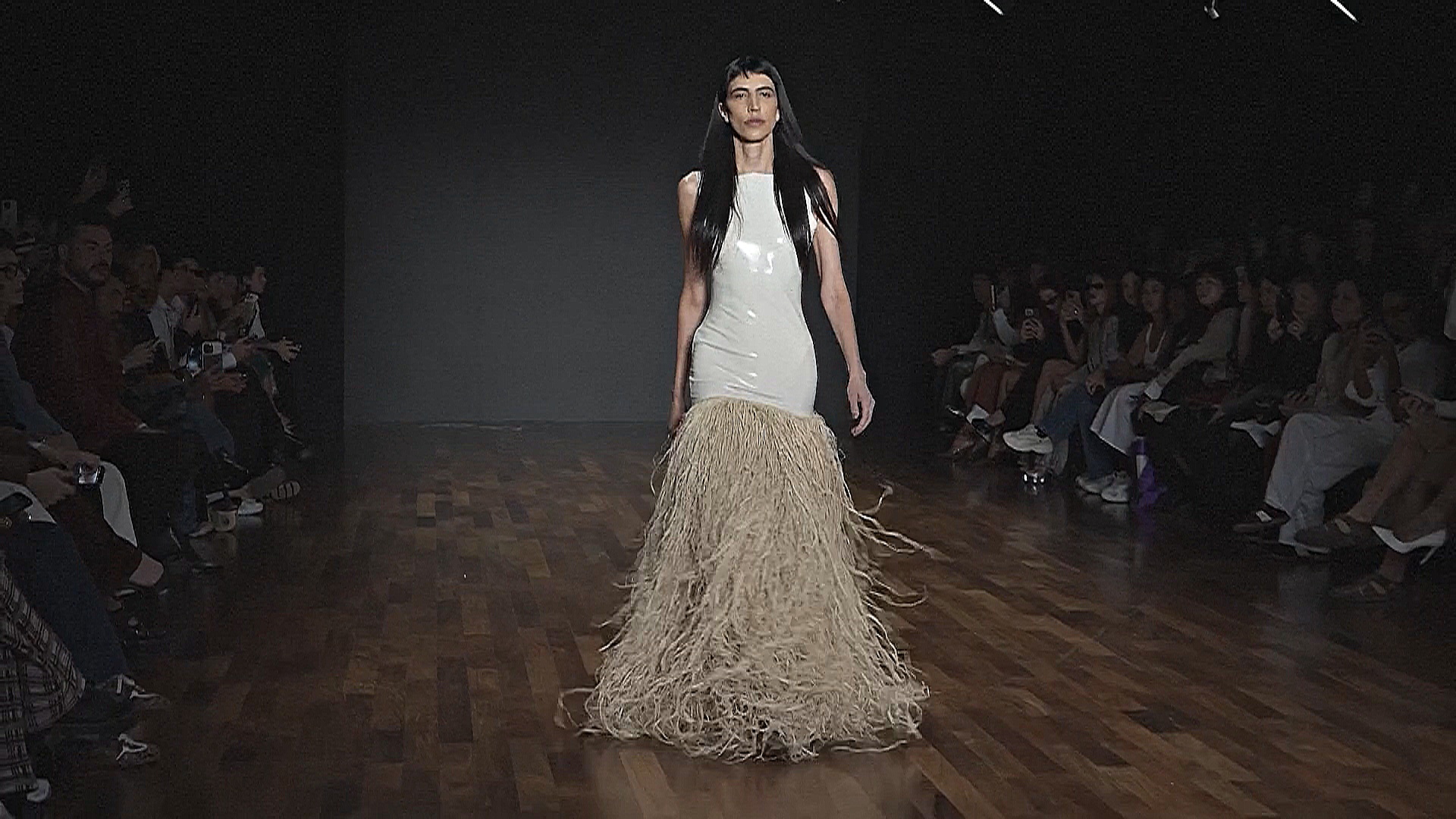 Неделя моды в Сан-Паулу: какие новинки представили дизайнеры Неделя моды в Сан-Паулу: какие новинки представили дизайнеры