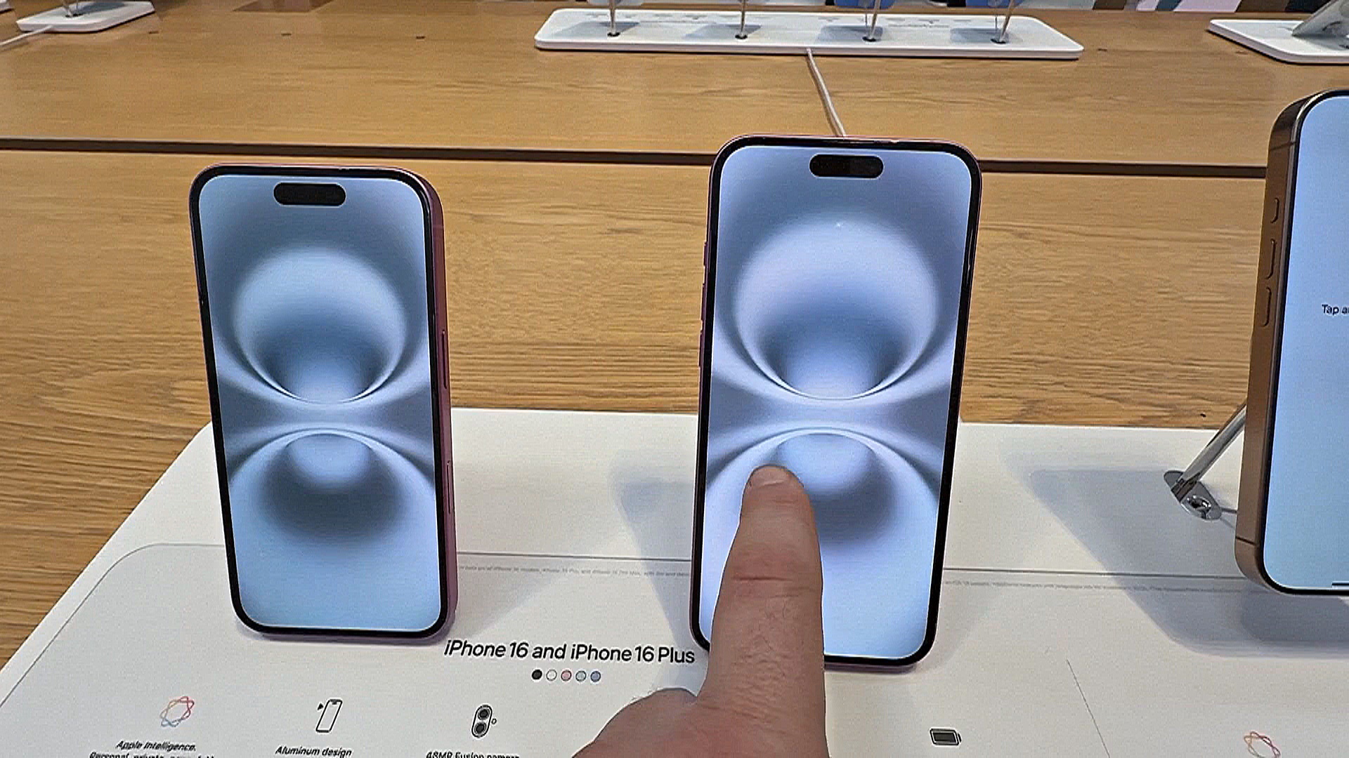 США исключают смартфоны и компьютеры из ответных пошлин Трампа США исключают смартфоны и компьютеры из ответных пошлин Трампа