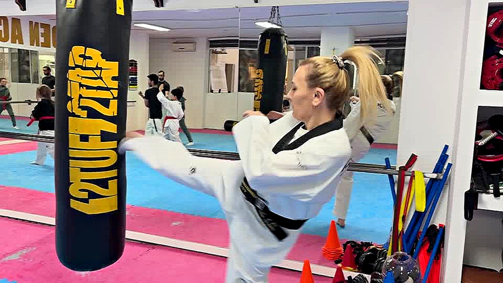 Иорданка стала первой в арабском мире женщиной, получившей 8-й дан по тхэквондо Иорданка стала первой в арабском мире женщиной, получившей 8-й дан по тхэквондо