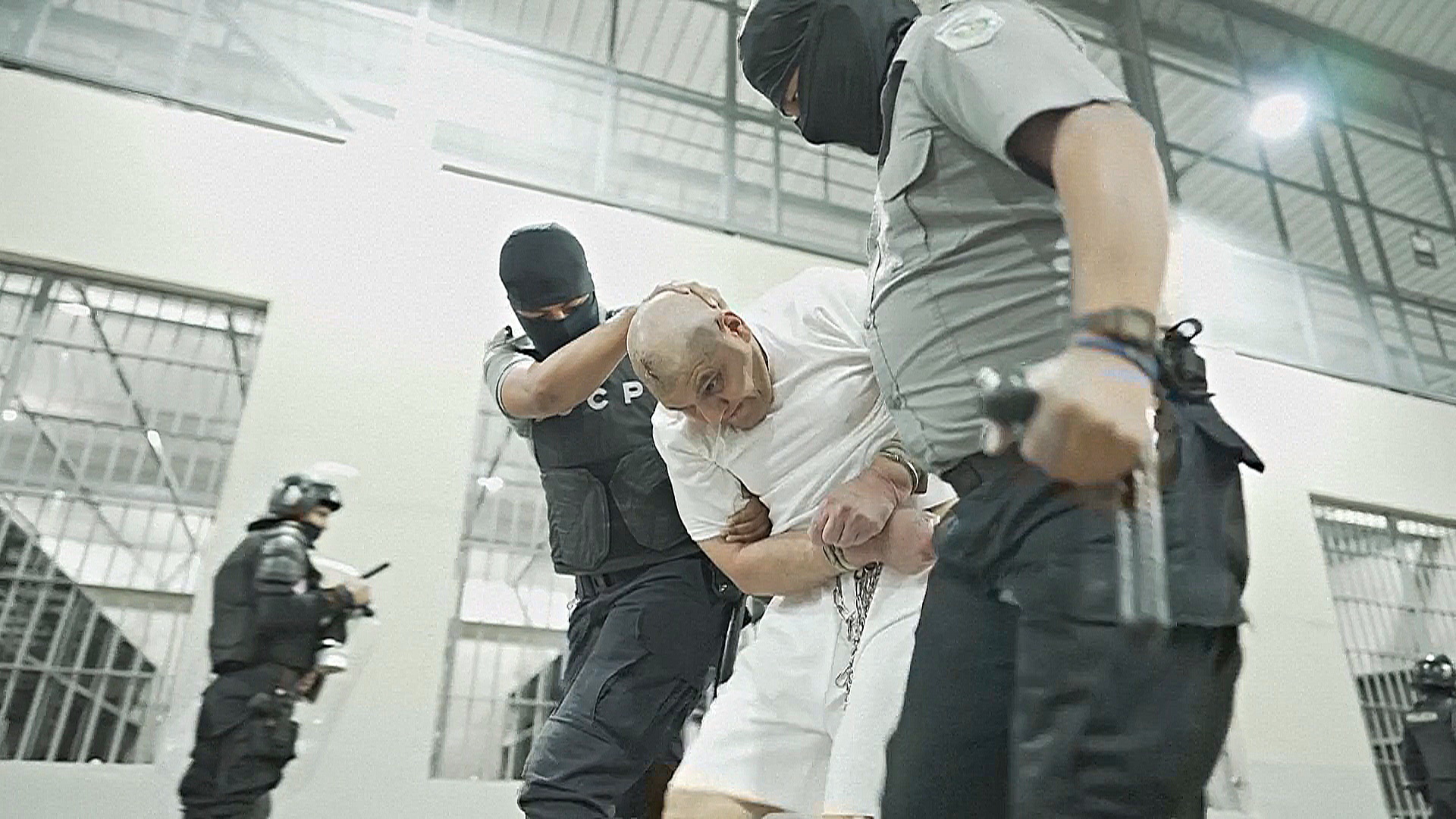 Дональд Трамп хочет депортировать американских граждан в Сальвадор Дональд Трамп хочет депортировать американских граждан в Сальвадор