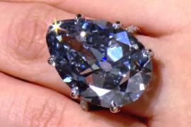 Уникальный ярко-голубой бриллиант станет главным лотом на аукционе «Великолепные драгоценности»