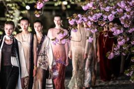 Dior показал осеннюю коллекцию в старинных храмовых садах Киото