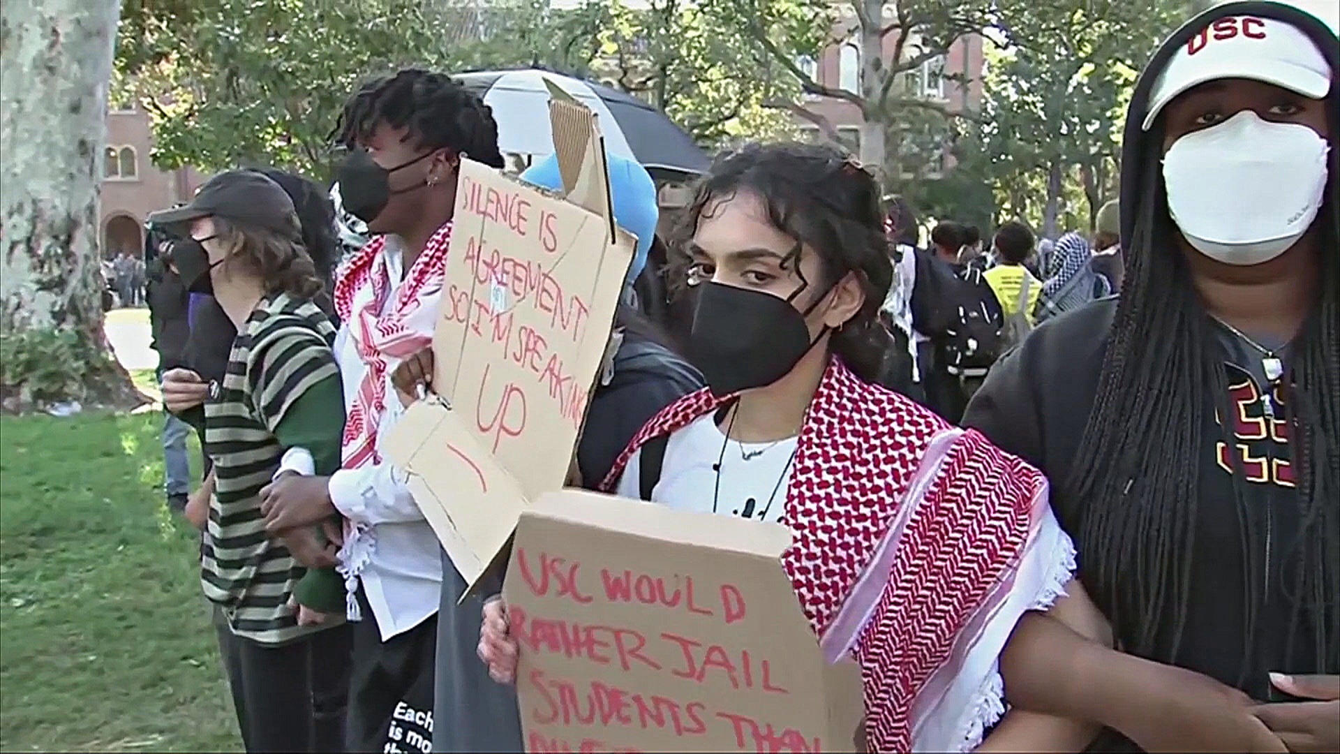 Трамп пригрозил лишить Гарвард статуса университета, освобождённого от налогов