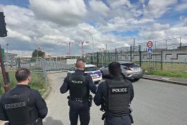 Волна нападений на тюрьмы Франции: Макрон обещает наказать виновных