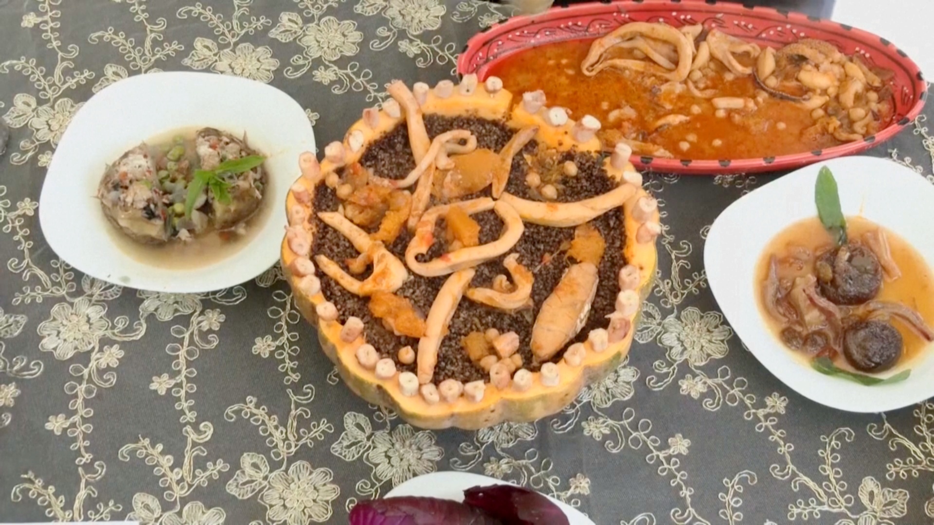 Лучшие национальные блюда приготовили шеф-повара из разных стран на фестивале в Алжире Лучшие национальные блюда приготовили шеф-повара из разных стран на фестивале в Алжире