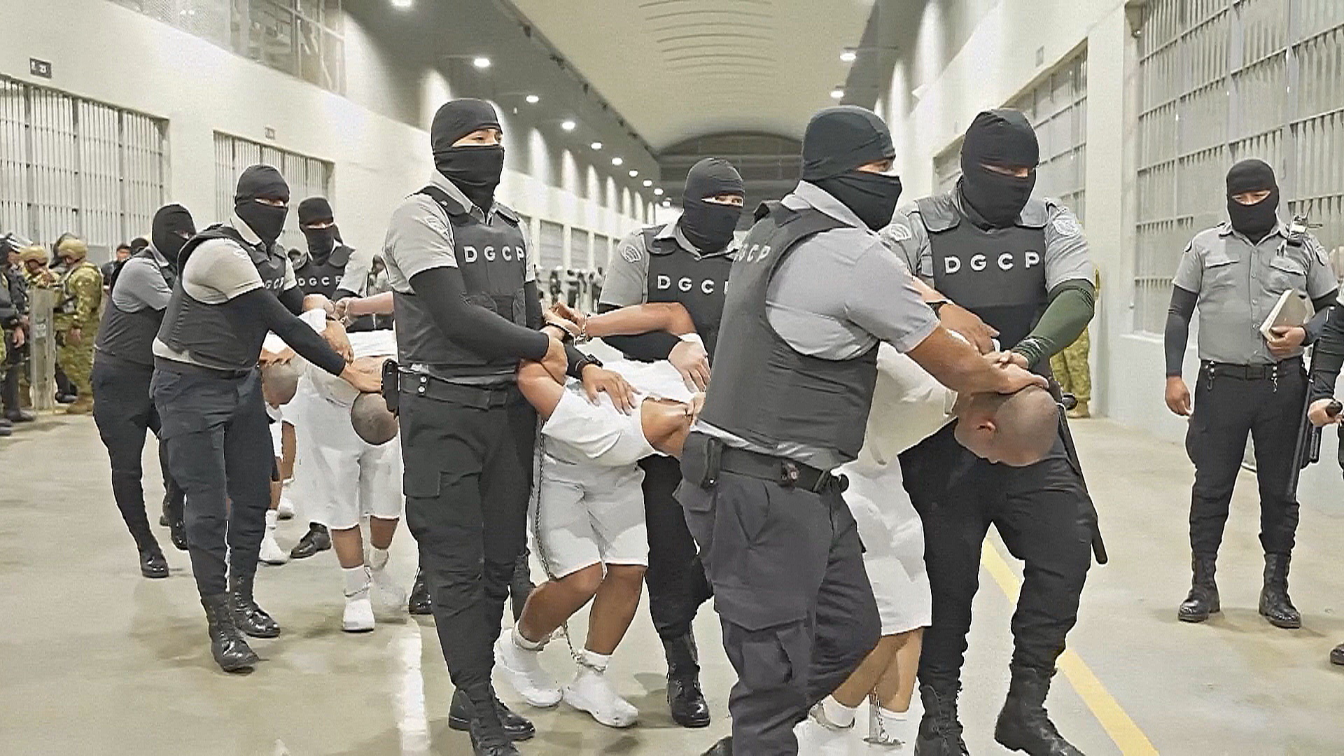 Верховный суд США запретил депортацию венесуэльцев из Техаса